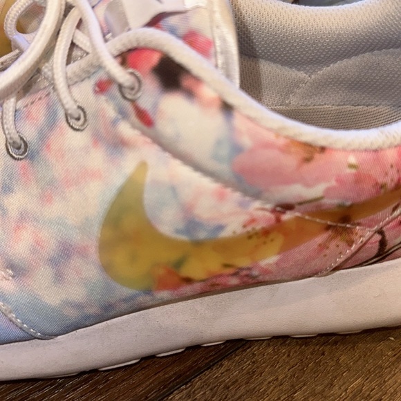 Gorgeous flower print Nike women’s size 11.5 EU 44 UK 9 tennis shoe - Picture 8 of 13